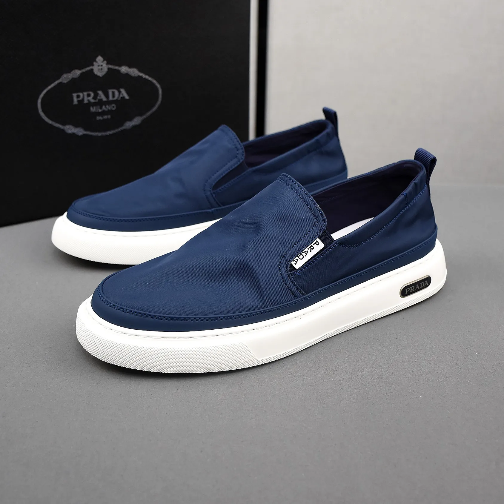 PP380❣️❣️❣️Prada breathable cloth shoes, the upper is made of comfortable and breathable fabric, and the ultra-light soft foam outsole. Men's size 39-44.